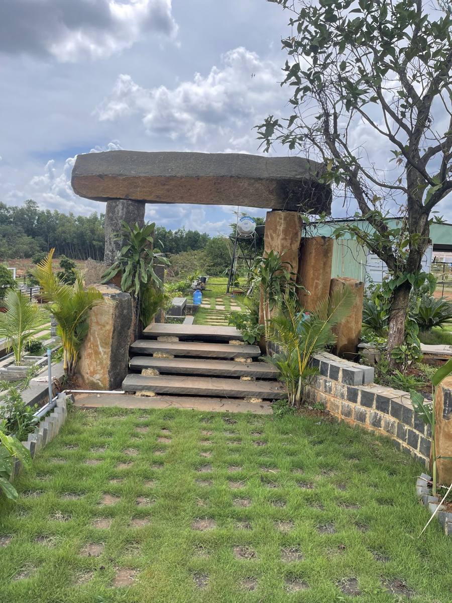 Sân vườn — đá bazan
