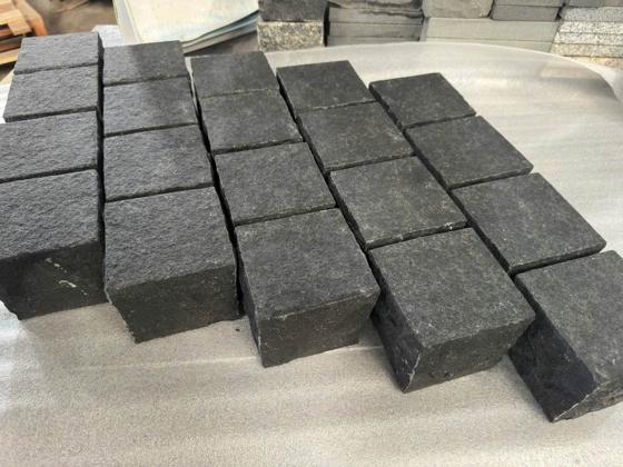 Sản xuất và đóng gói đá bazan tại nhà máy
