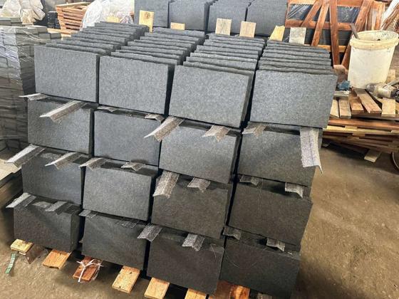 Sản xuất và đóng gói đá bazan tại nhà máy